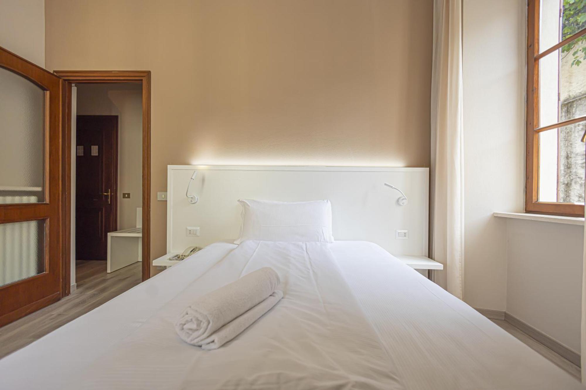 Hotel Il Portico By Lvg Hotel Collection Cannobio Bilik gambar