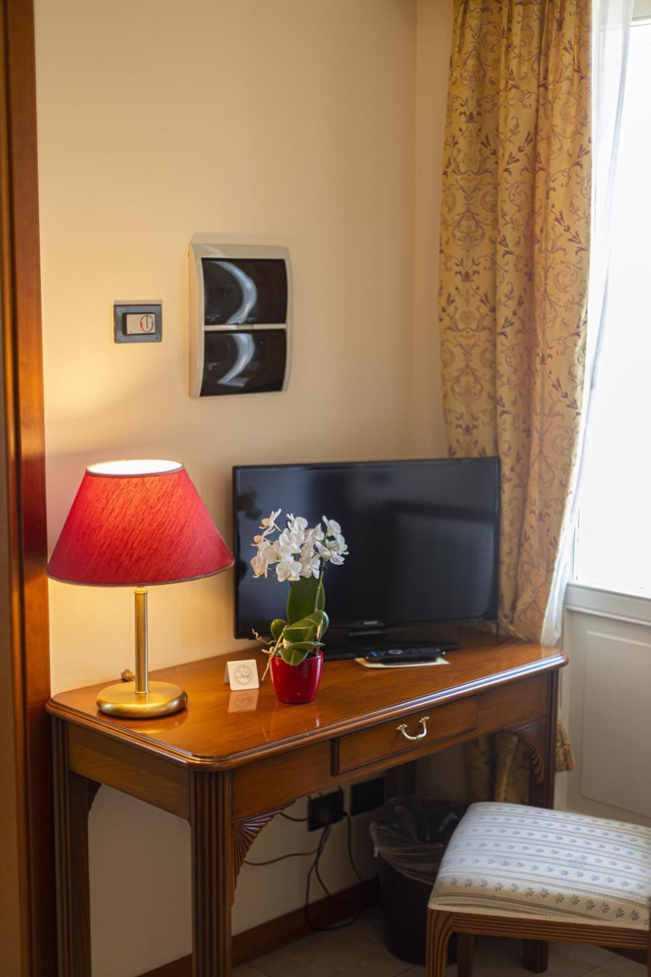 Hotel Il Portico By Lvg Hotel Collection Cannobio Bilik gambar